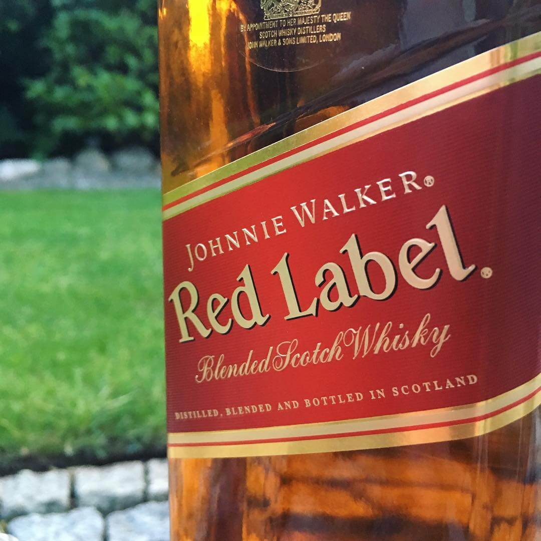 Butelka z czerwoną etykietą Johnnie Walker Red Label
