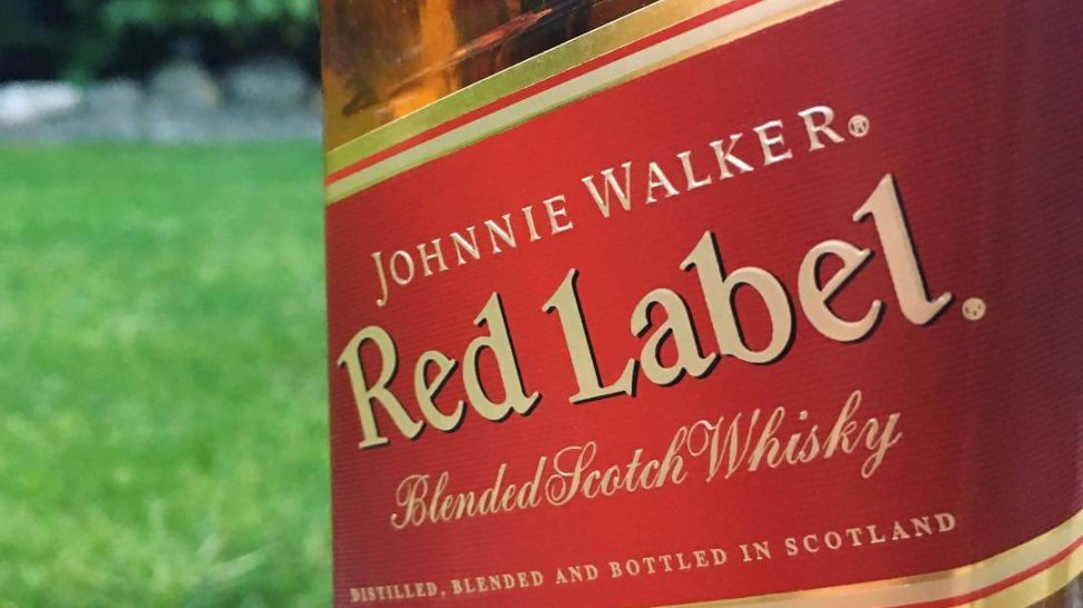 Butelka z czerwoną etykietą Johnnie Walker Red Label