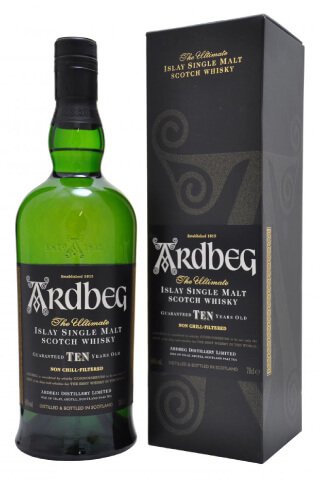 Torfowa Whisky Ardbeg wraz z kartonowym opakowaniem